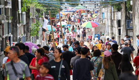Humirit pa ng kantut sa sementeryo bago mag Undas .